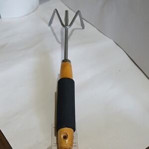 Wood Handle Garden Cultivator comfortable Foam Grip NWT